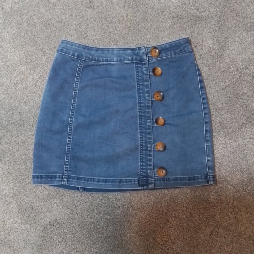 Free People Denim Mini Skirt Blue Jean Button Front Skirt size 2 - Picture 2 of 4